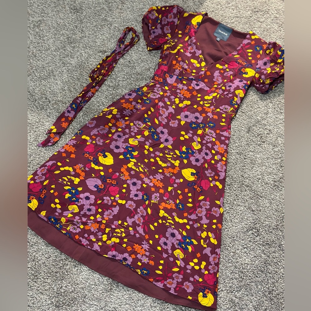 ModCloth Size XS Woman’s Floral Dress With Princess Puff Sleeves and Tie For Bow